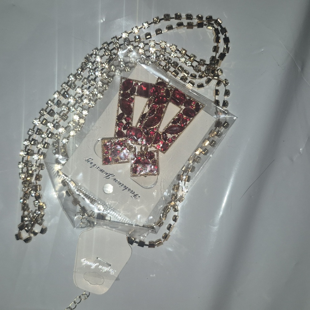Fashion jewelry necklace and earrings